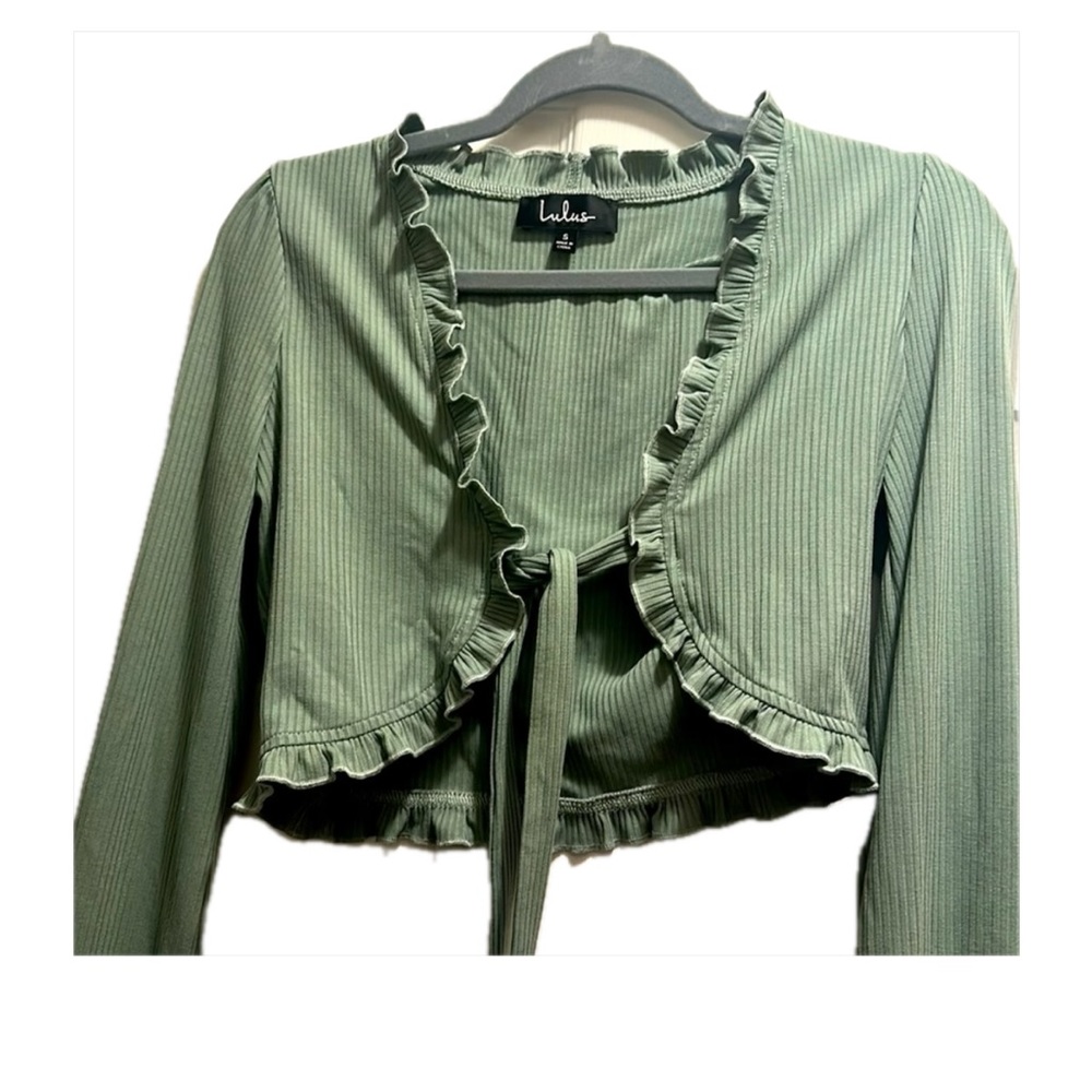 Lulus green long-sleeved cropped front tie blouse